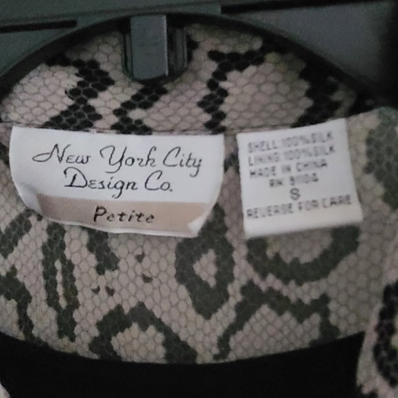 Vintage NYC Design Co 100% Silk Snake Print Short Sleeve Button Down Blouse Top - Picture 5 of 6